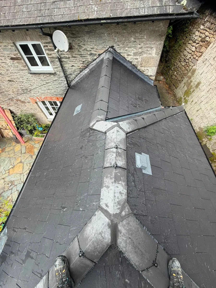 Slate roof with hips finished and leaded, Dawn Roofs Ltd